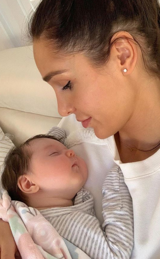 Kayla Itsines, Instagram, Baby